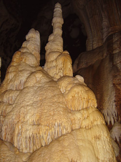 in sardegna le grotte del sulcis attirano migliaia di turisti