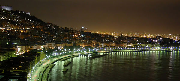 Panorama di Napoli di sera